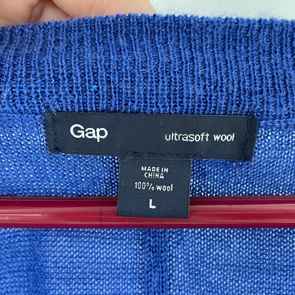 Gap 100% Ultrasoft Wool Cerulean Blue V-Neck Sweater - Picture 4 of 10